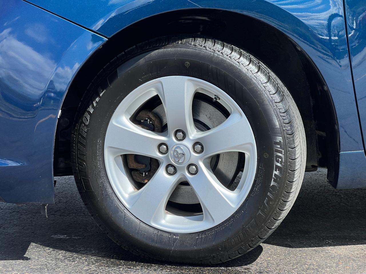 Toyota Sienna Base 2011