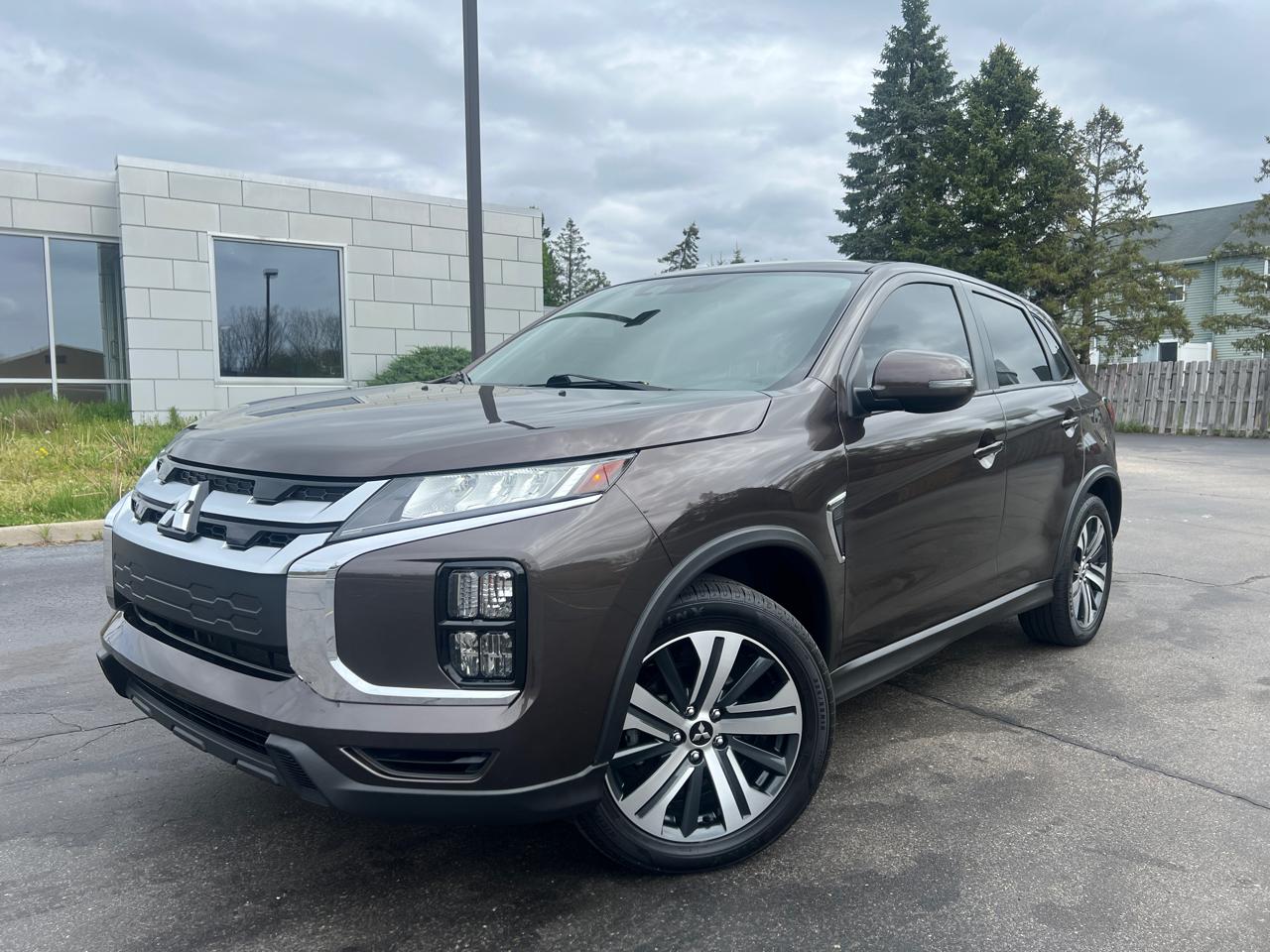 Mitsubishi Outlander Sport  2021
