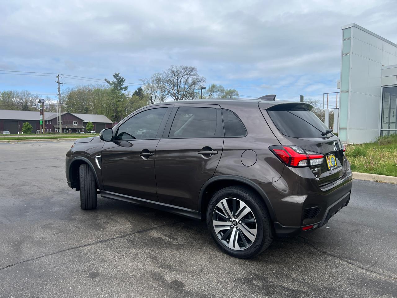 Mitsubishi Outlander Sport  2021