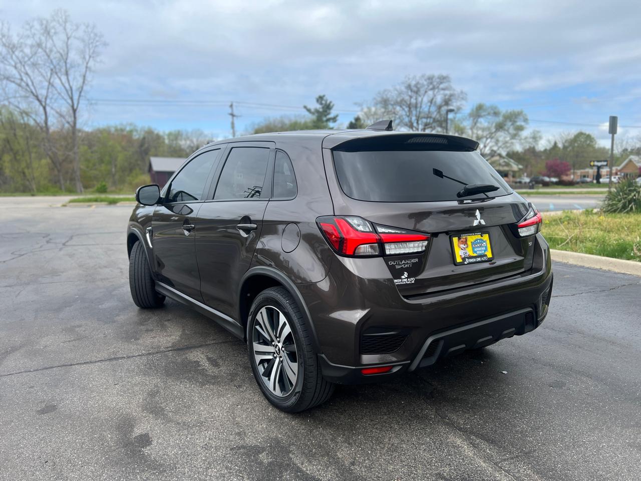 Mitsubishi Outlander Sport  2021