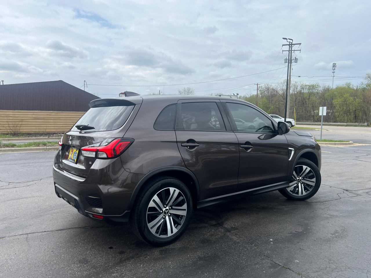 Mitsubishi Outlander Sport  2021