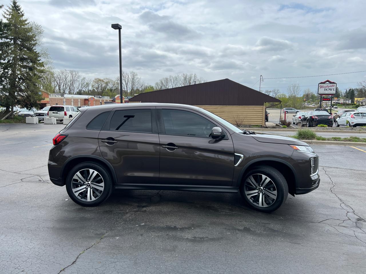 Mitsubishi Outlander Sport  2021