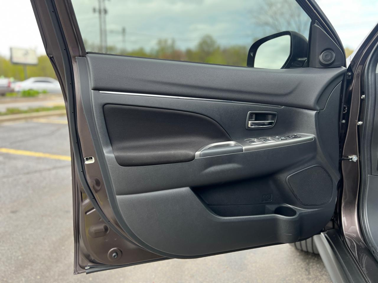Mitsubishi Outlander Sport  2021