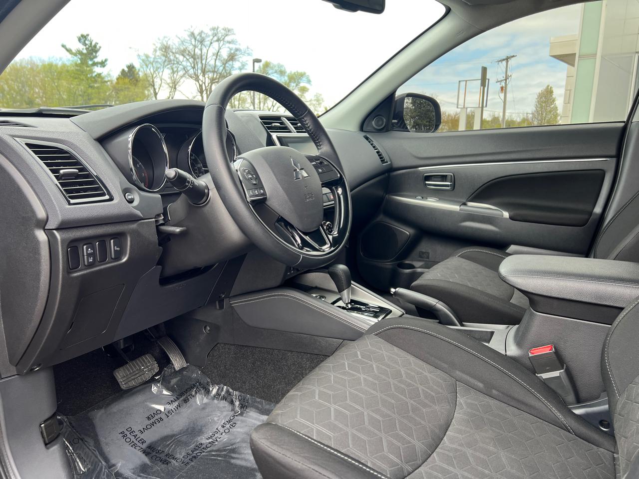 Mitsubishi Outlander Sport  2021