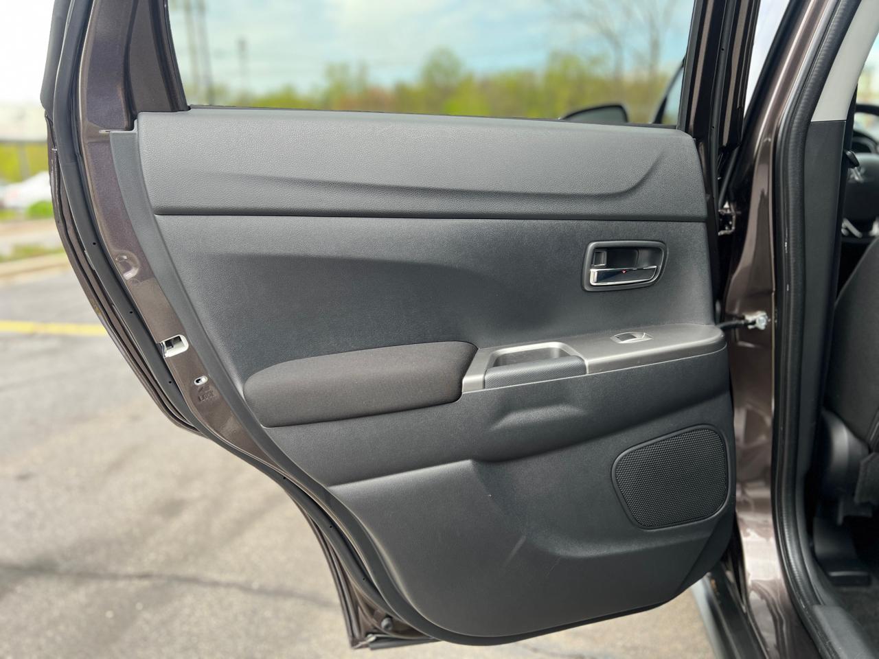 Mitsubishi Outlander Sport  2021