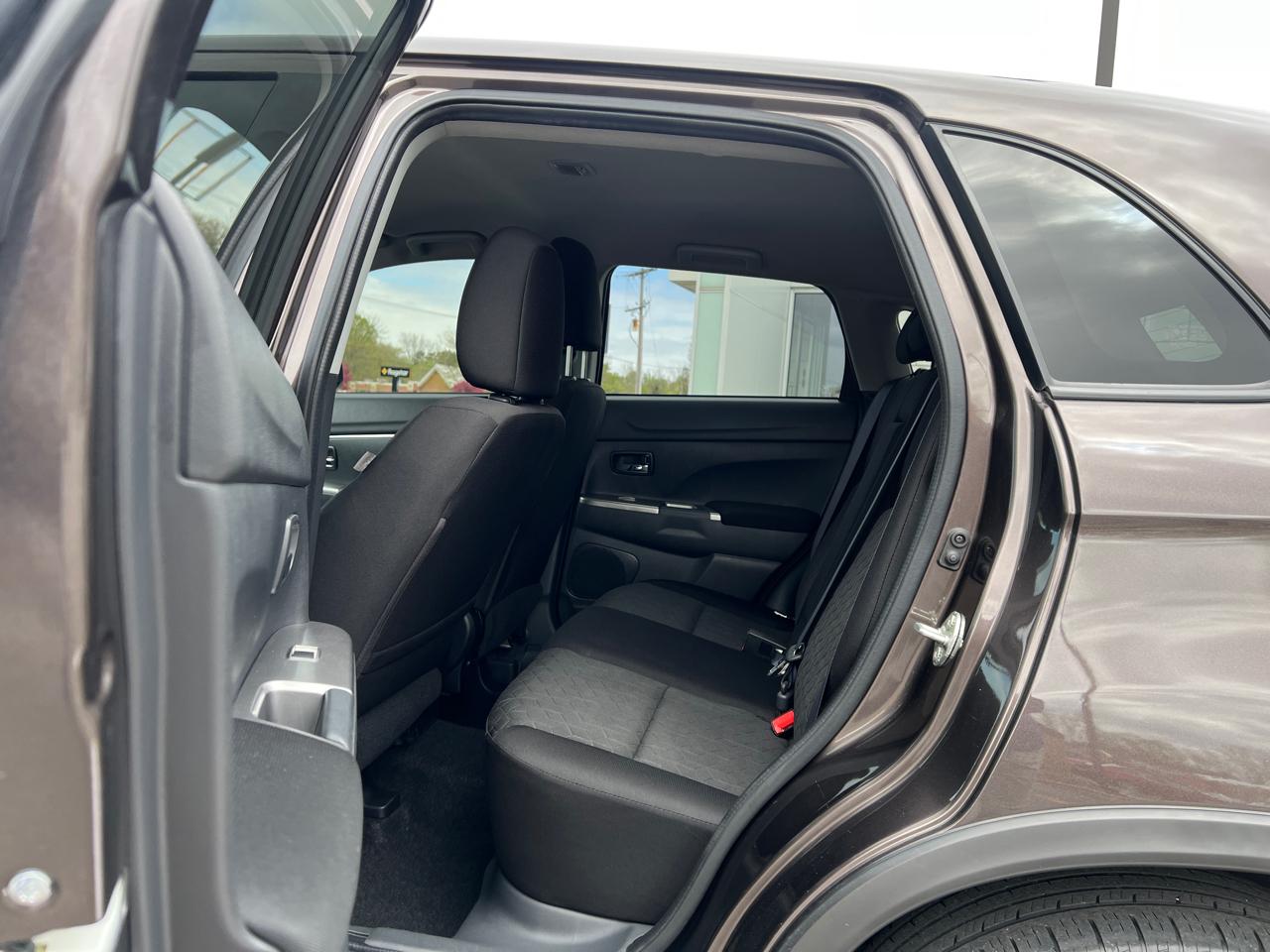 Mitsubishi Outlander Sport  2021