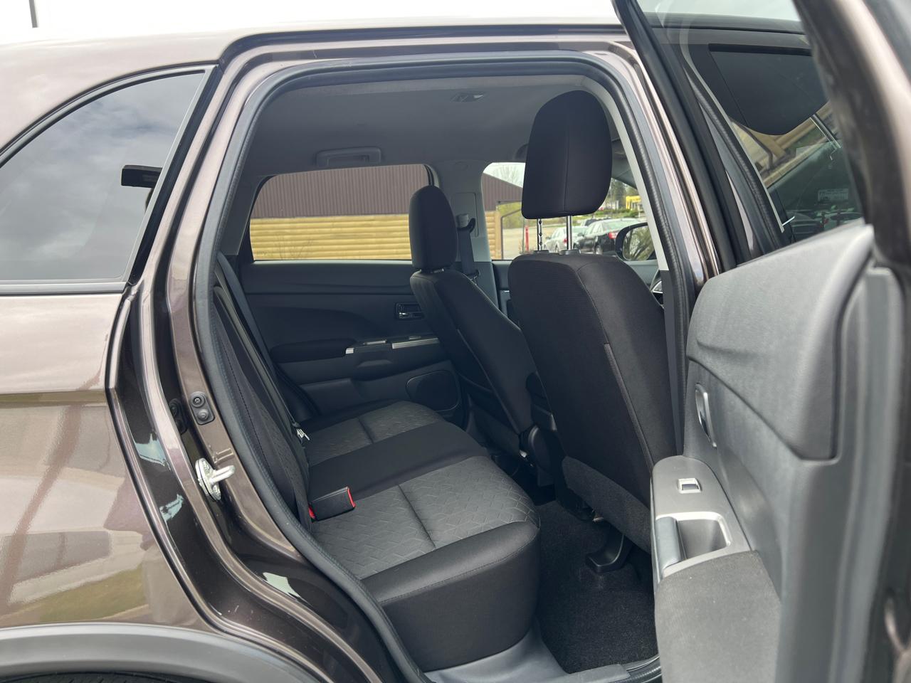 Mitsubishi Outlander Sport  2021