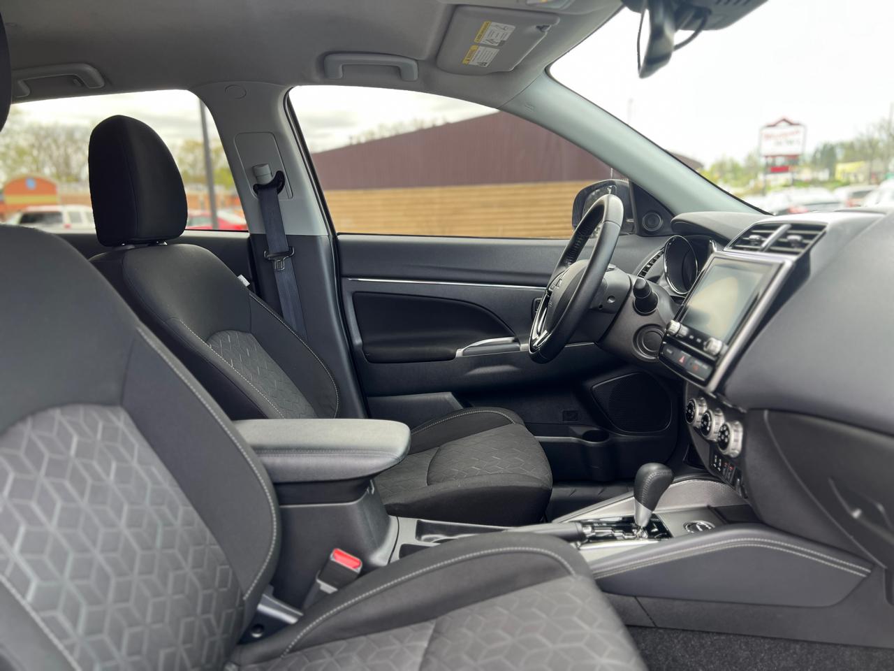 Mitsubishi Outlander Sport  2021