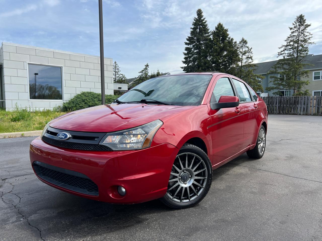 2011 Ford Focus SES's photo