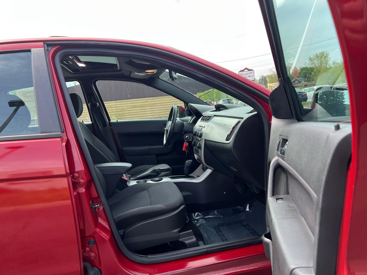 Ford Focus SES Sedan 2011
