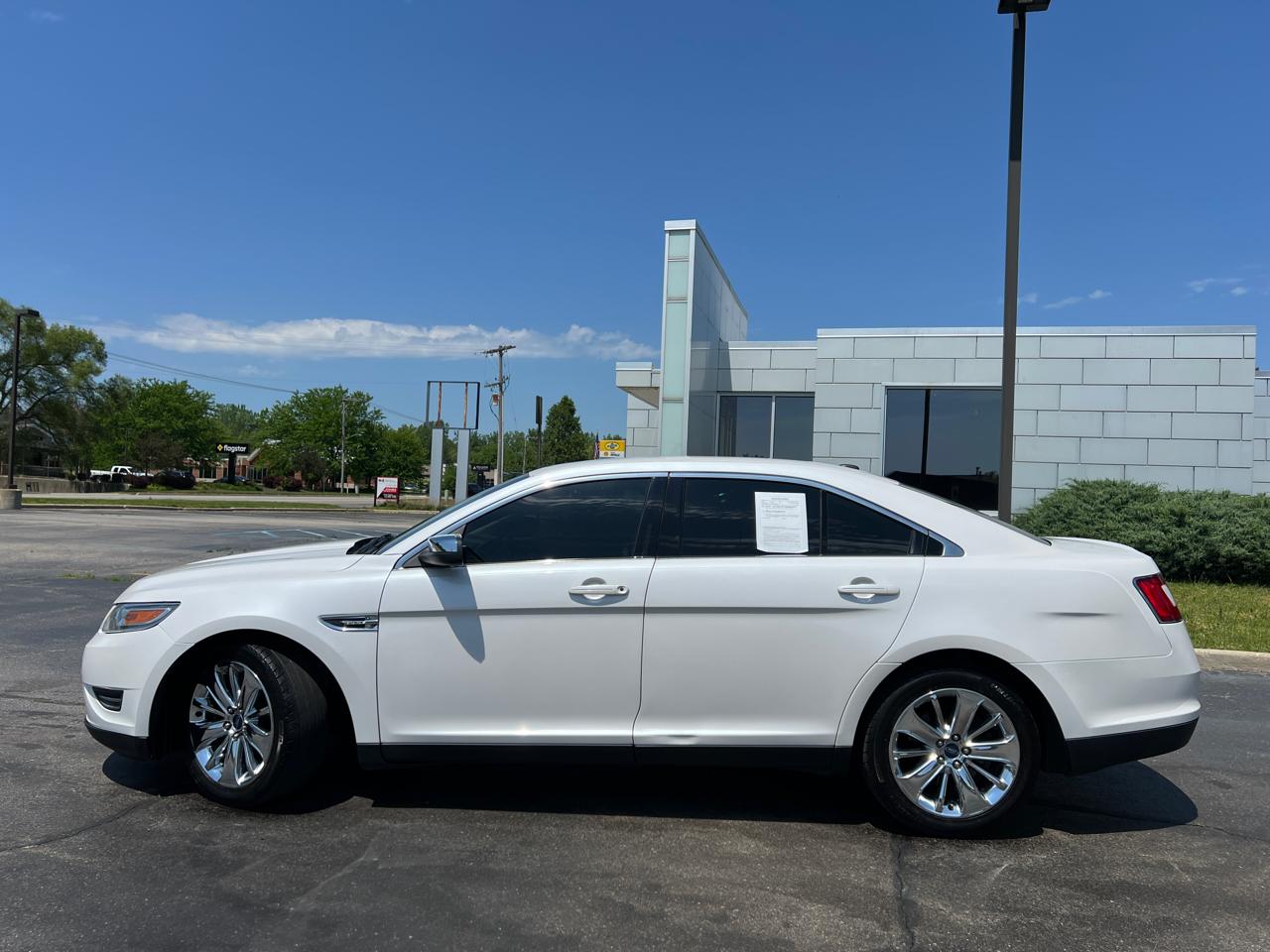 Ford Taurus Limited FWD 2012
