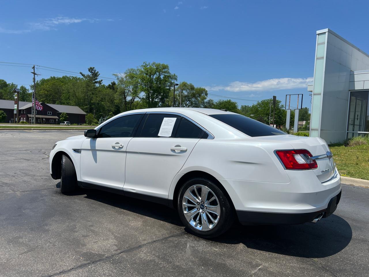 Ford Taurus Limited FWD 2012
