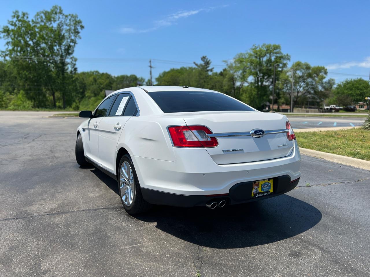 Ford Taurus Limited FWD 2012