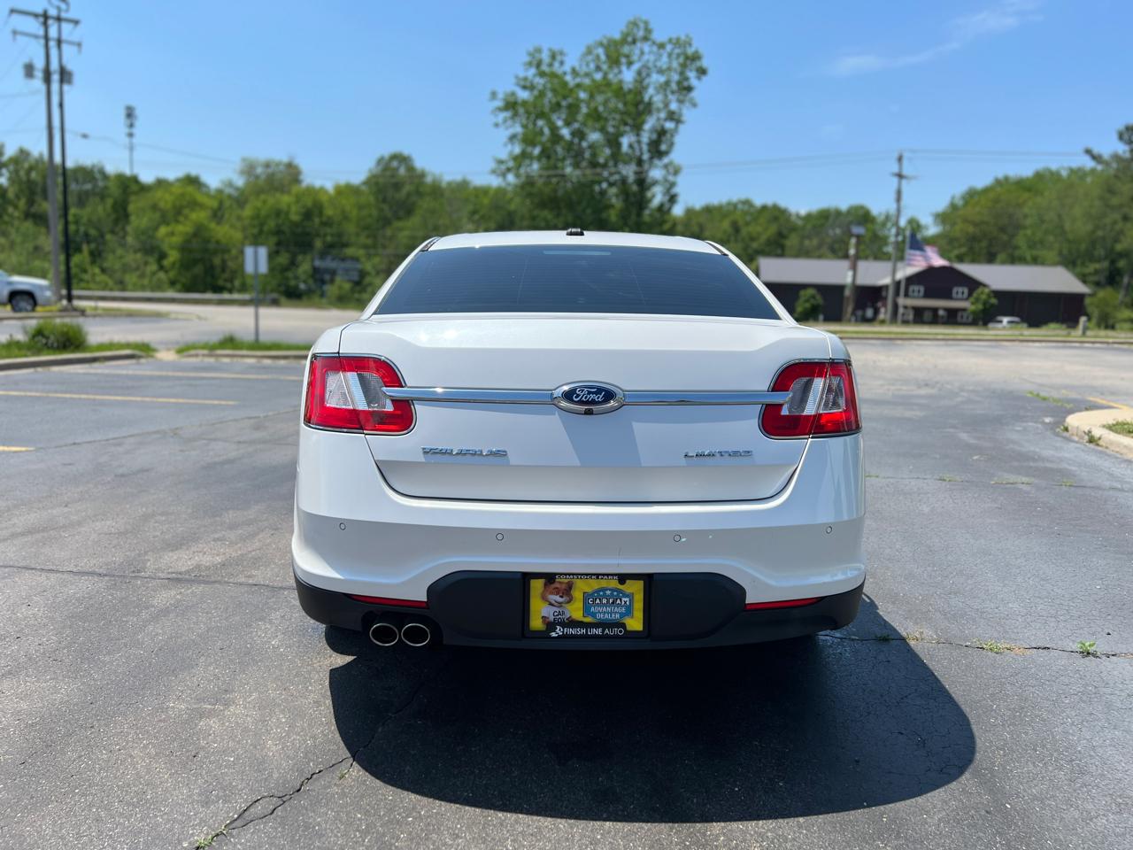 Ford Taurus Limited FWD 2012