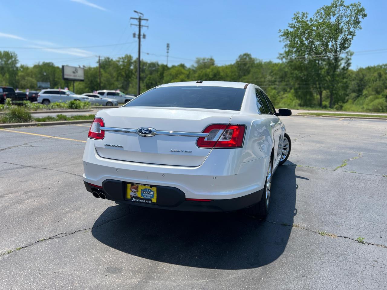 Ford Taurus Limited FWD 2012