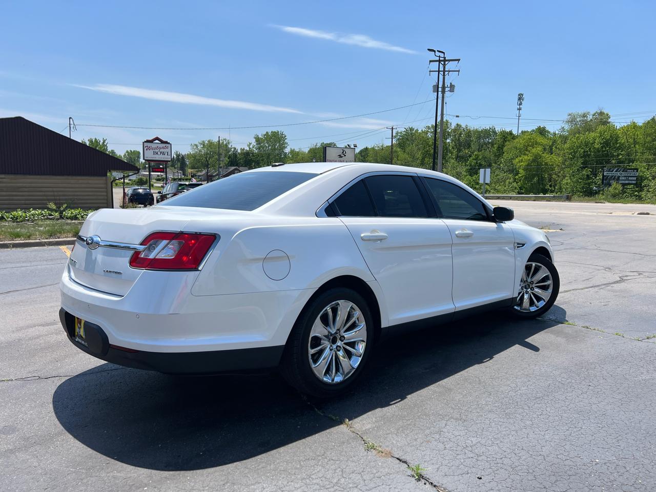 Ford Taurus Limited FWD 2012