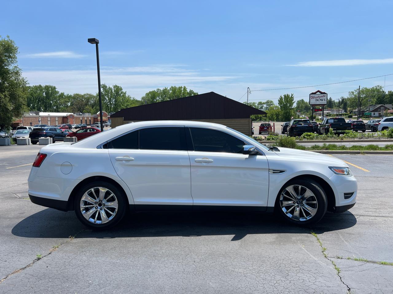 Ford Taurus Limited FWD 2012