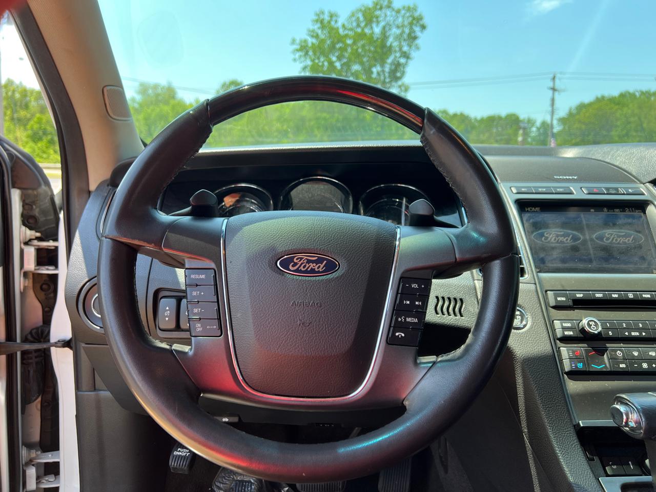 Ford Taurus Limited FWD 2012