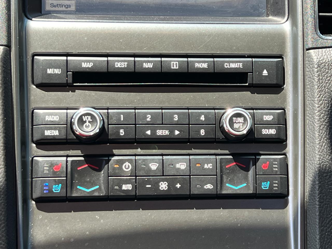 Ford Taurus Limited FWD 2012