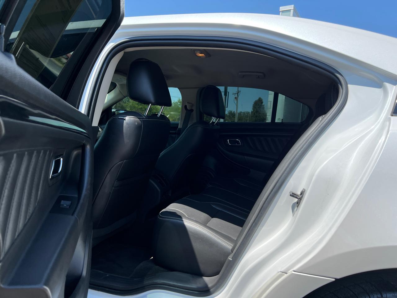 Ford Taurus Limited FWD 2012