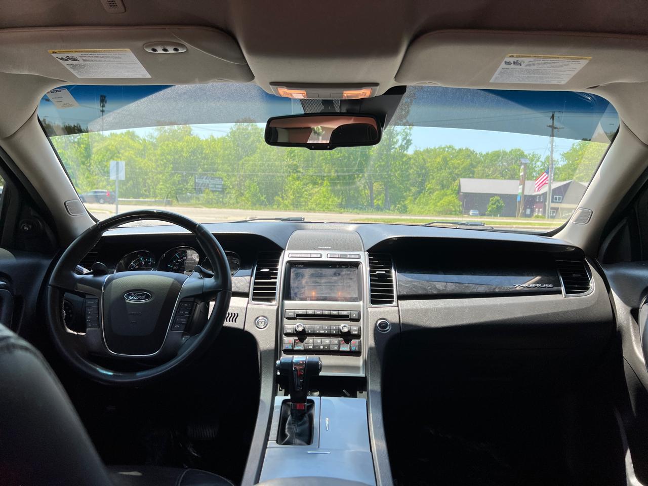 Ford Taurus Limited FWD 2012