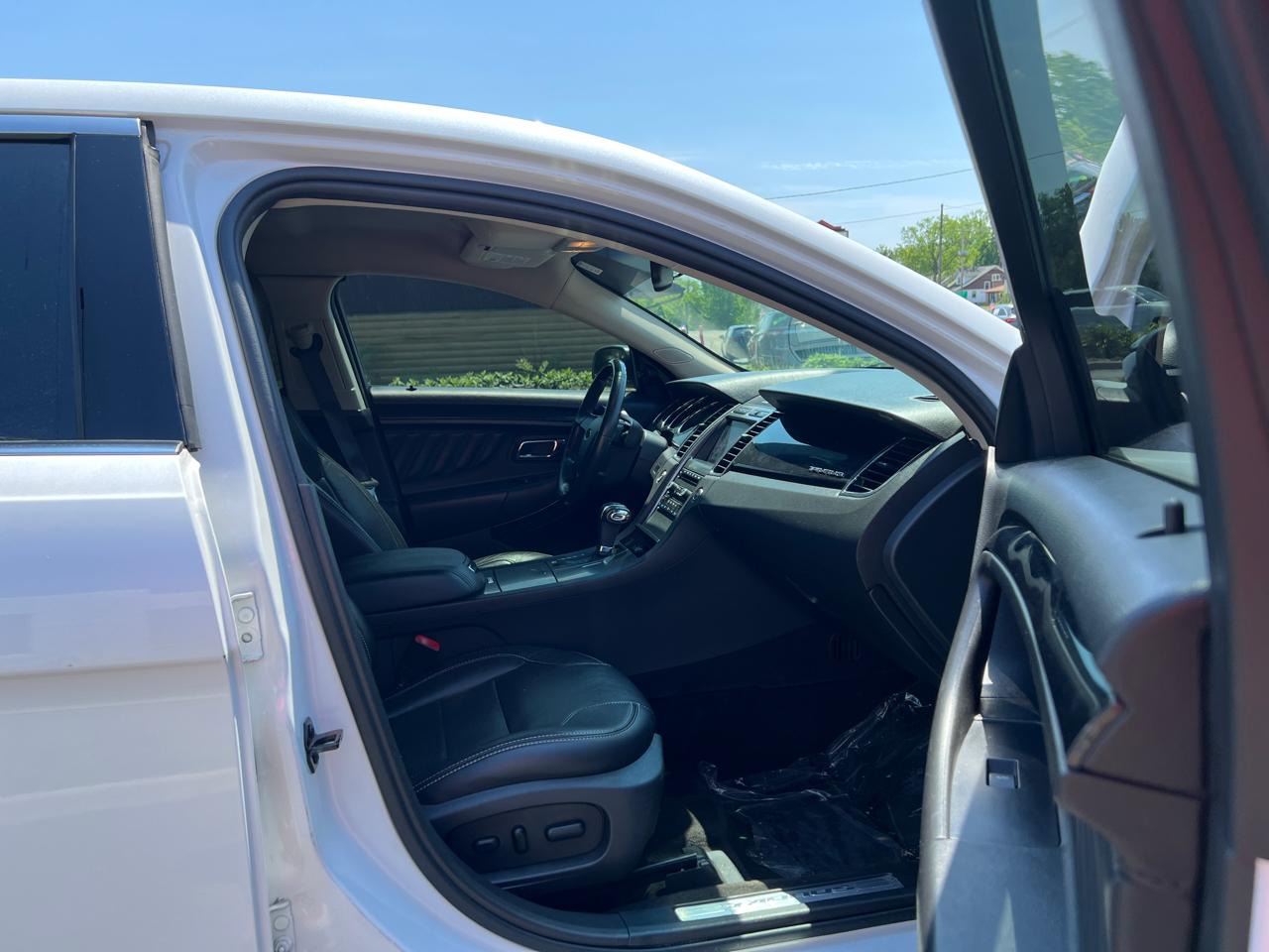 Ford Taurus Limited FWD 2012