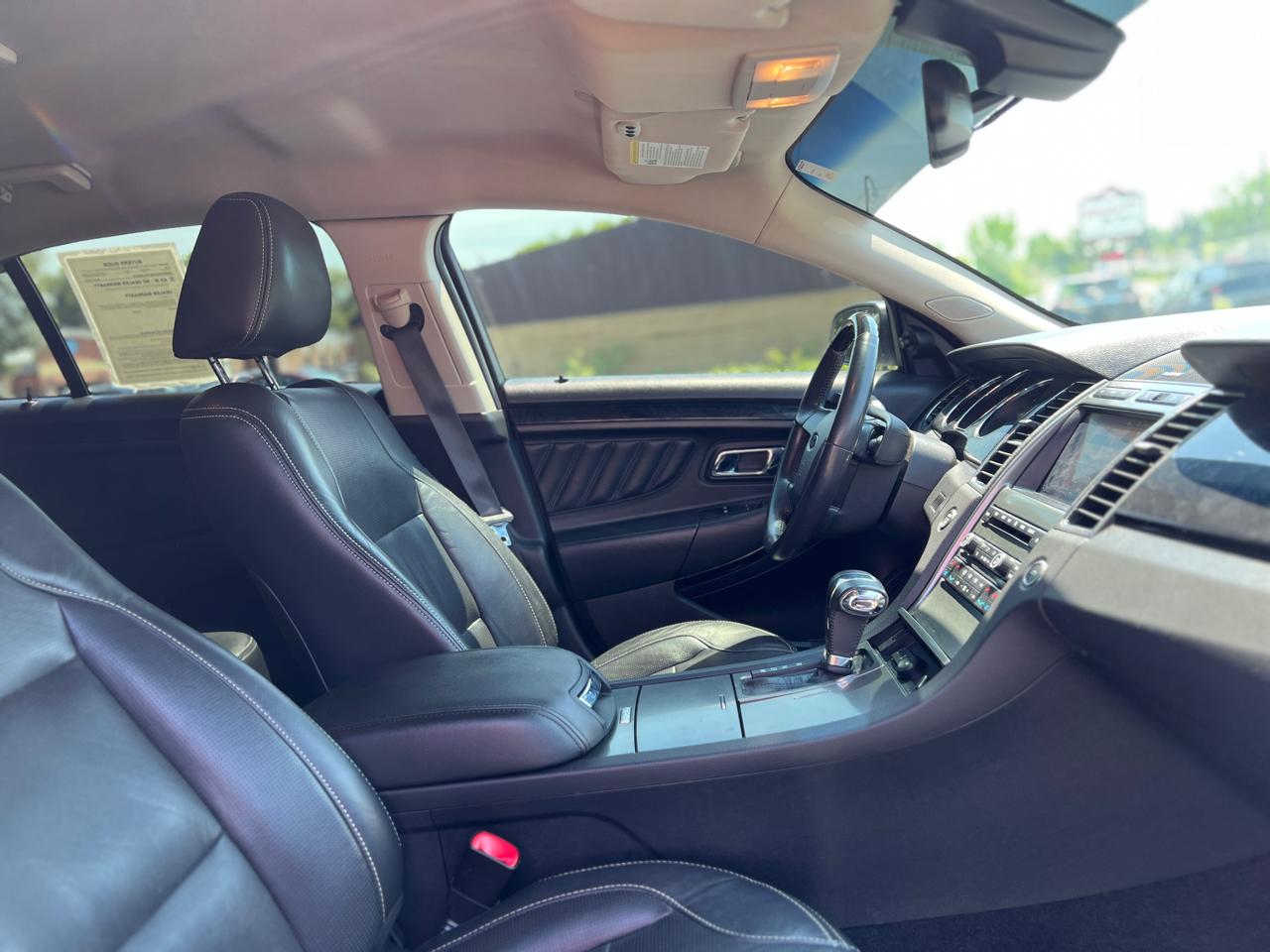 Ford Taurus Limited FWD 2012