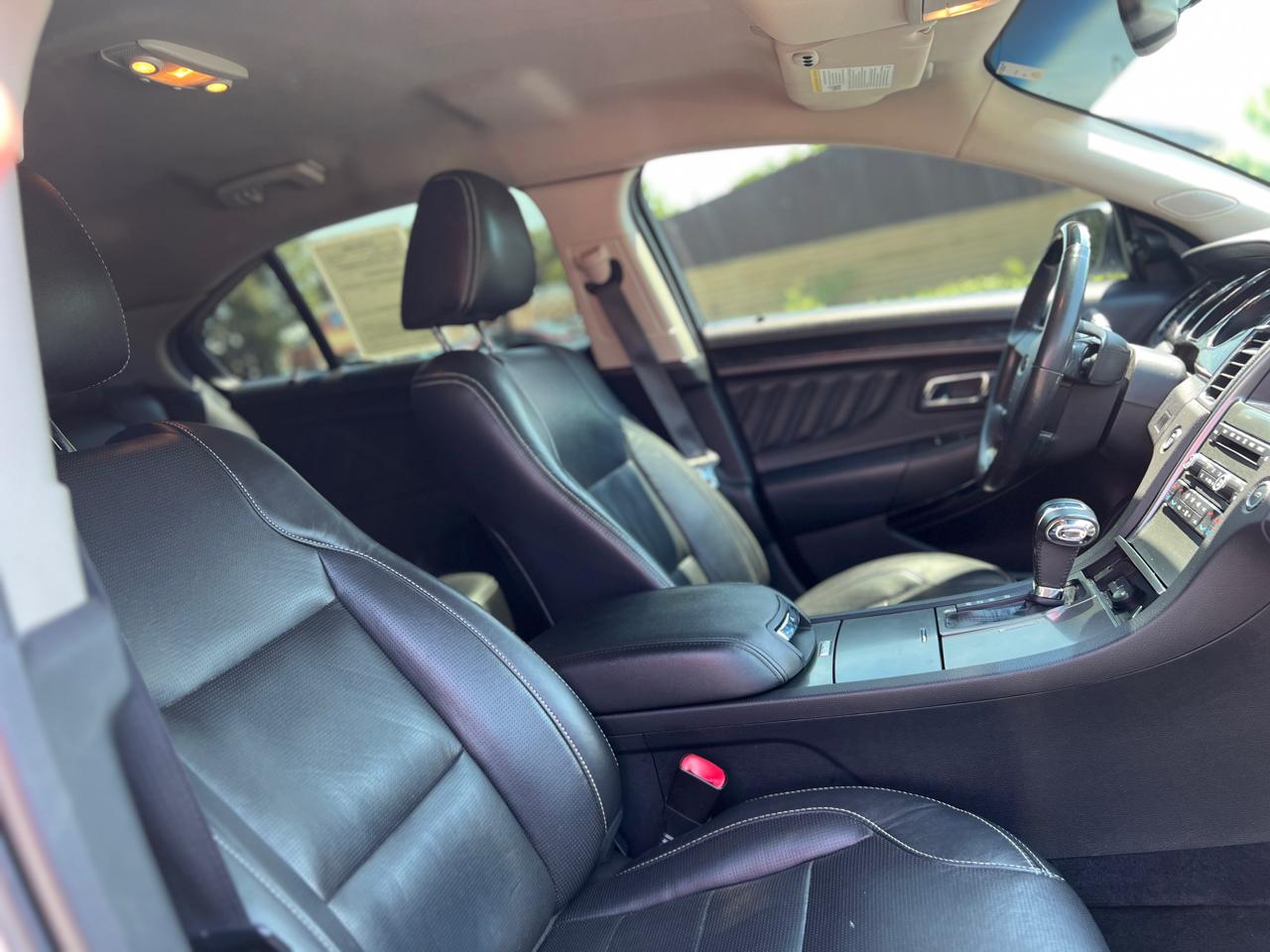 Ford Taurus Limited FWD 2012