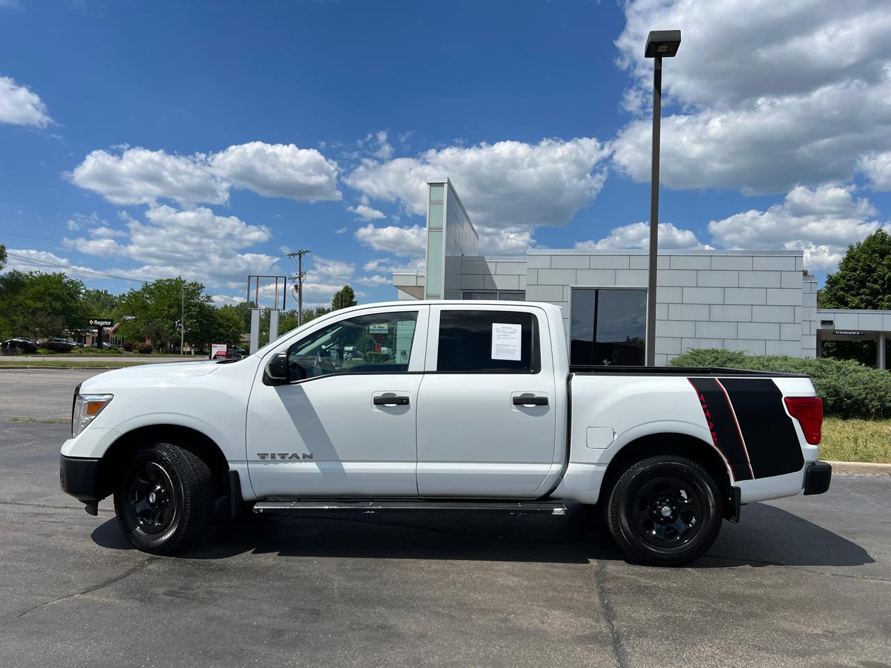 Nissan Titan S Crew Cab 4WD 2018