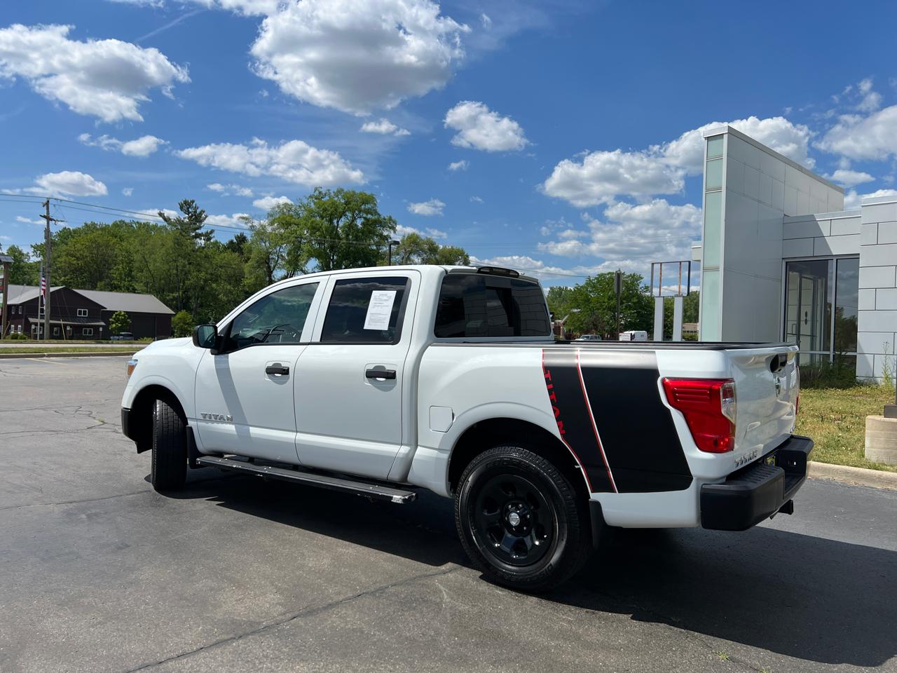 Nissan Titan S Crew Cab 4WD 2018