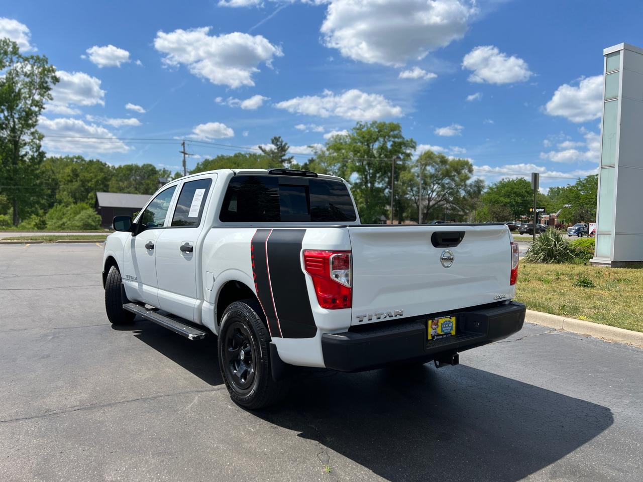 Nissan Titan S Crew Cab 4WD 2018