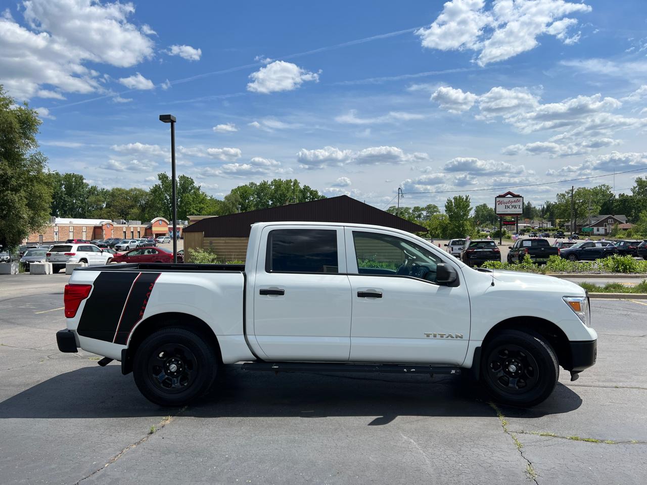 Nissan Titan S Crew Cab 4WD 2018
