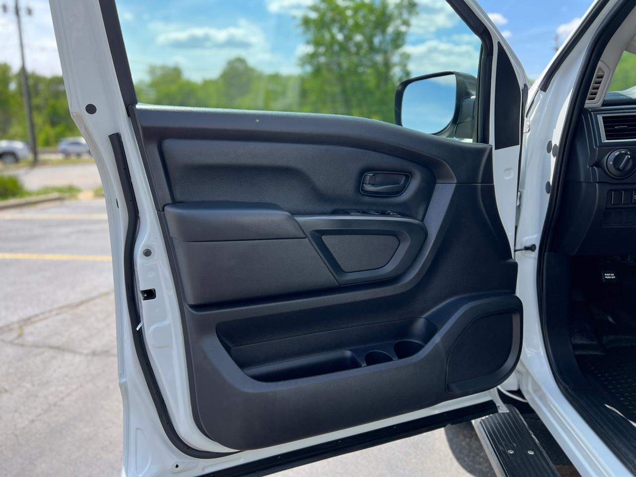Nissan Titan S Crew Cab 4WD 2018