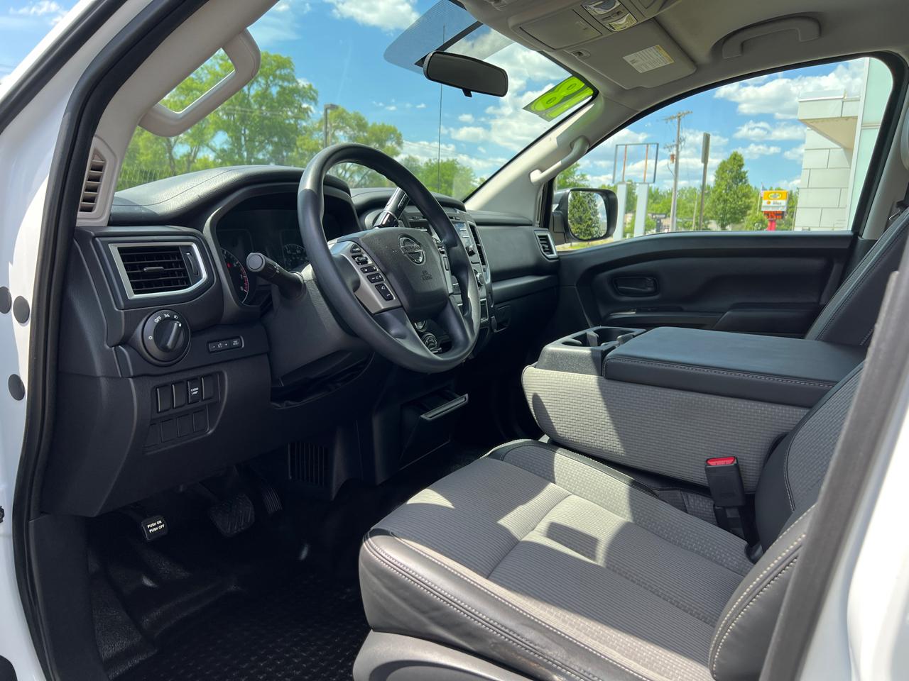 Nissan Titan S Crew Cab 4WD 2018