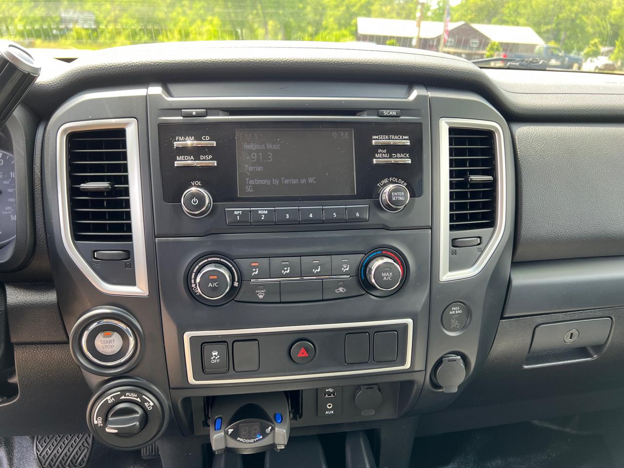 Nissan Titan S Crew Cab 4WD 2018