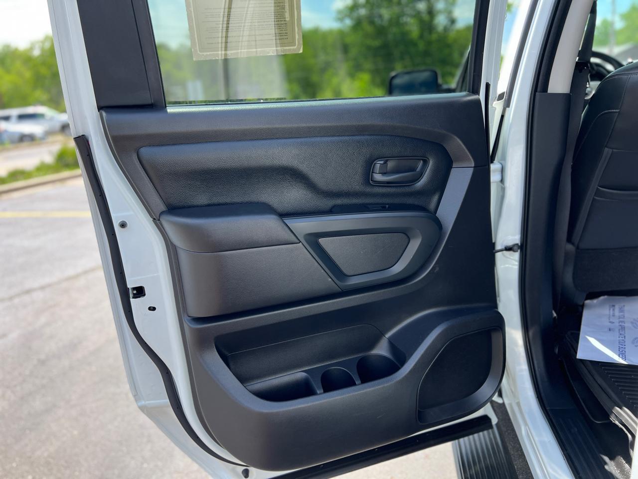 Nissan Titan S Crew Cab 4WD 2018