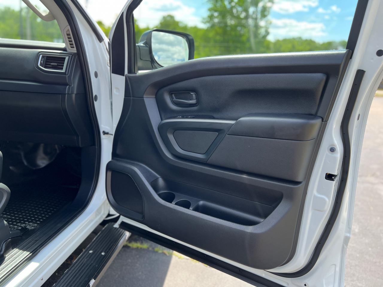Nissan Titan S Crew Cab 4WD 2018