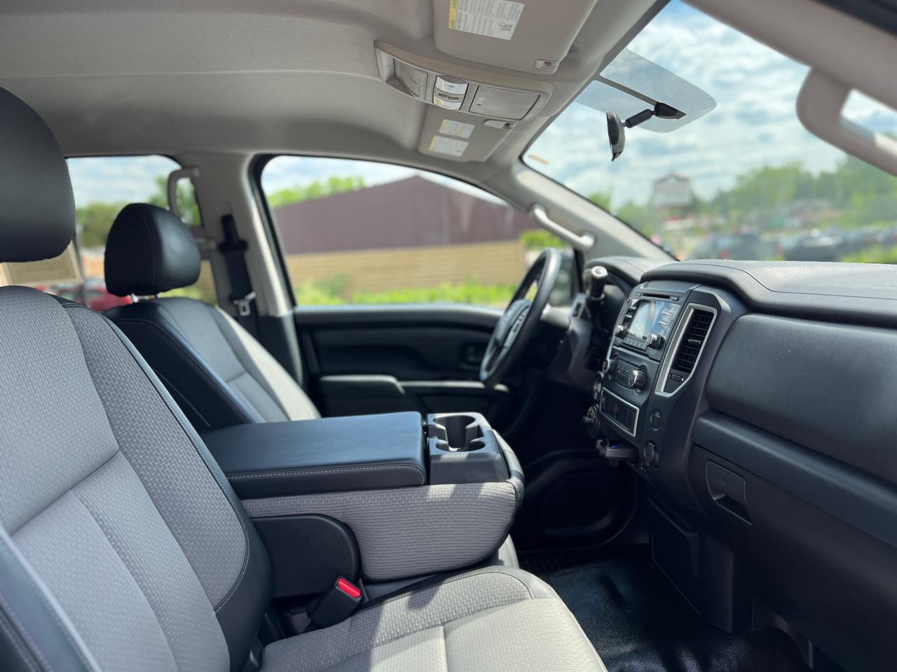Nissan Titan S Crew Cab 4WD 2018