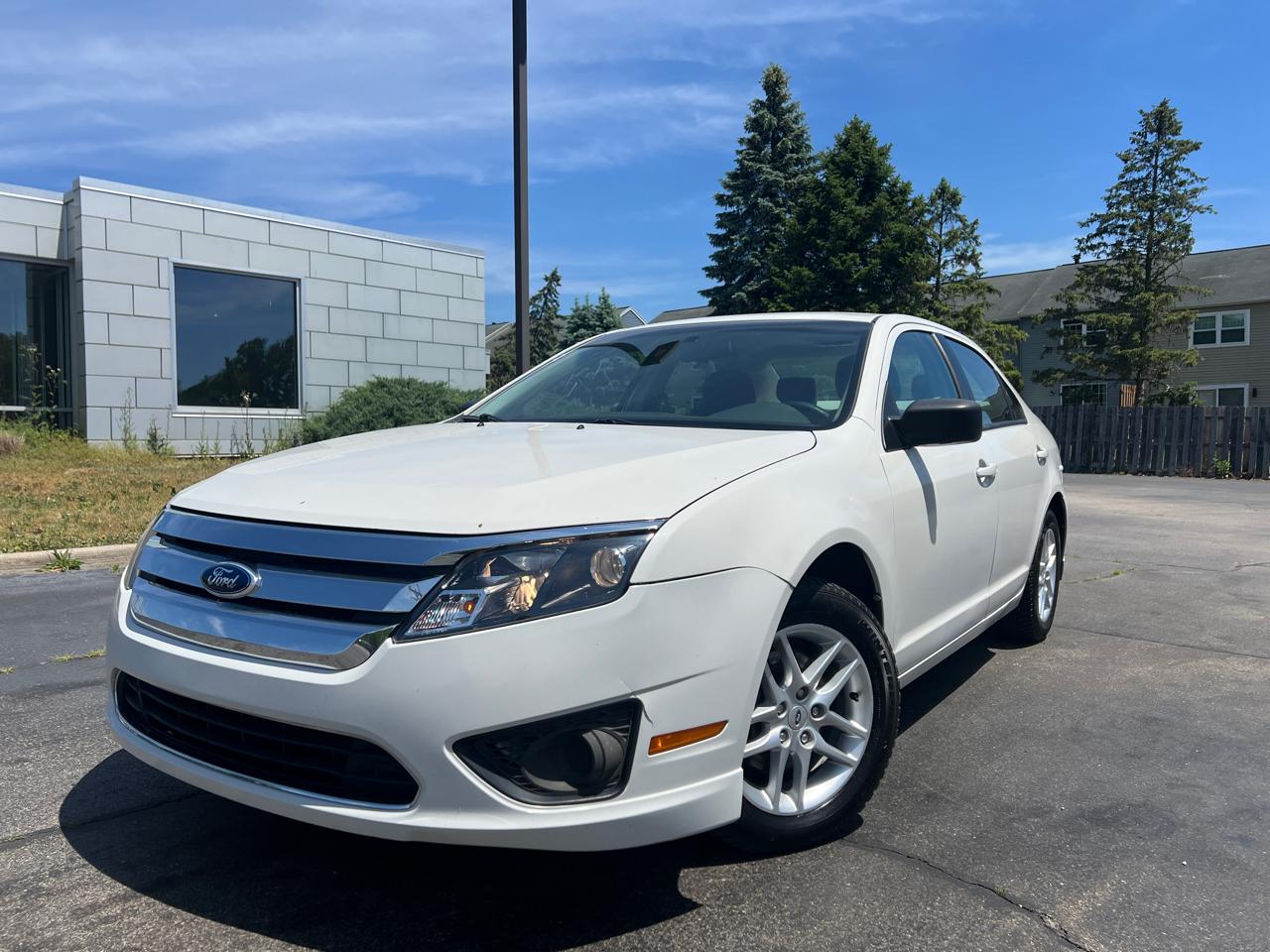 Ford Fusion S 2012