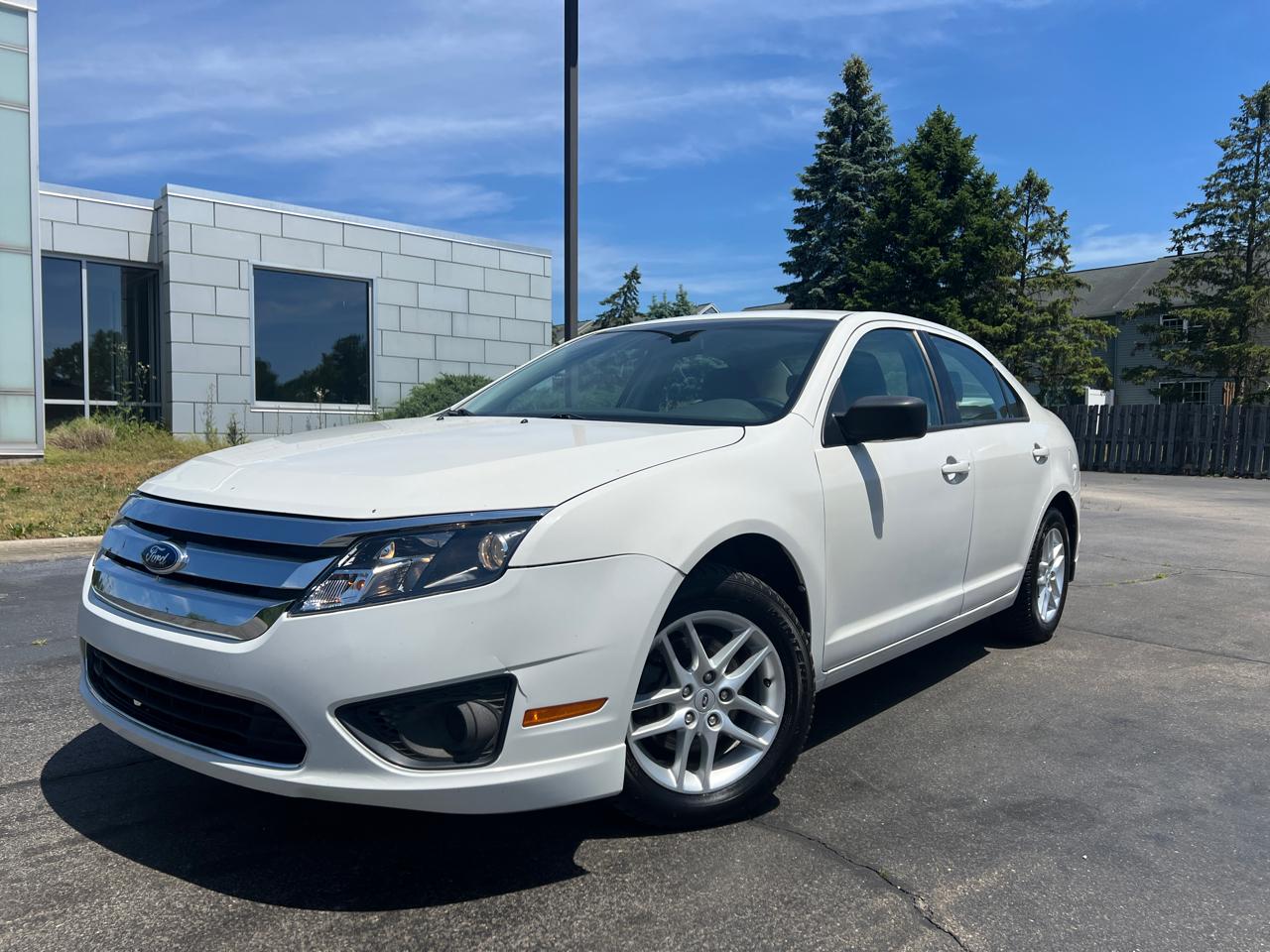 Ford Fusion S 2012