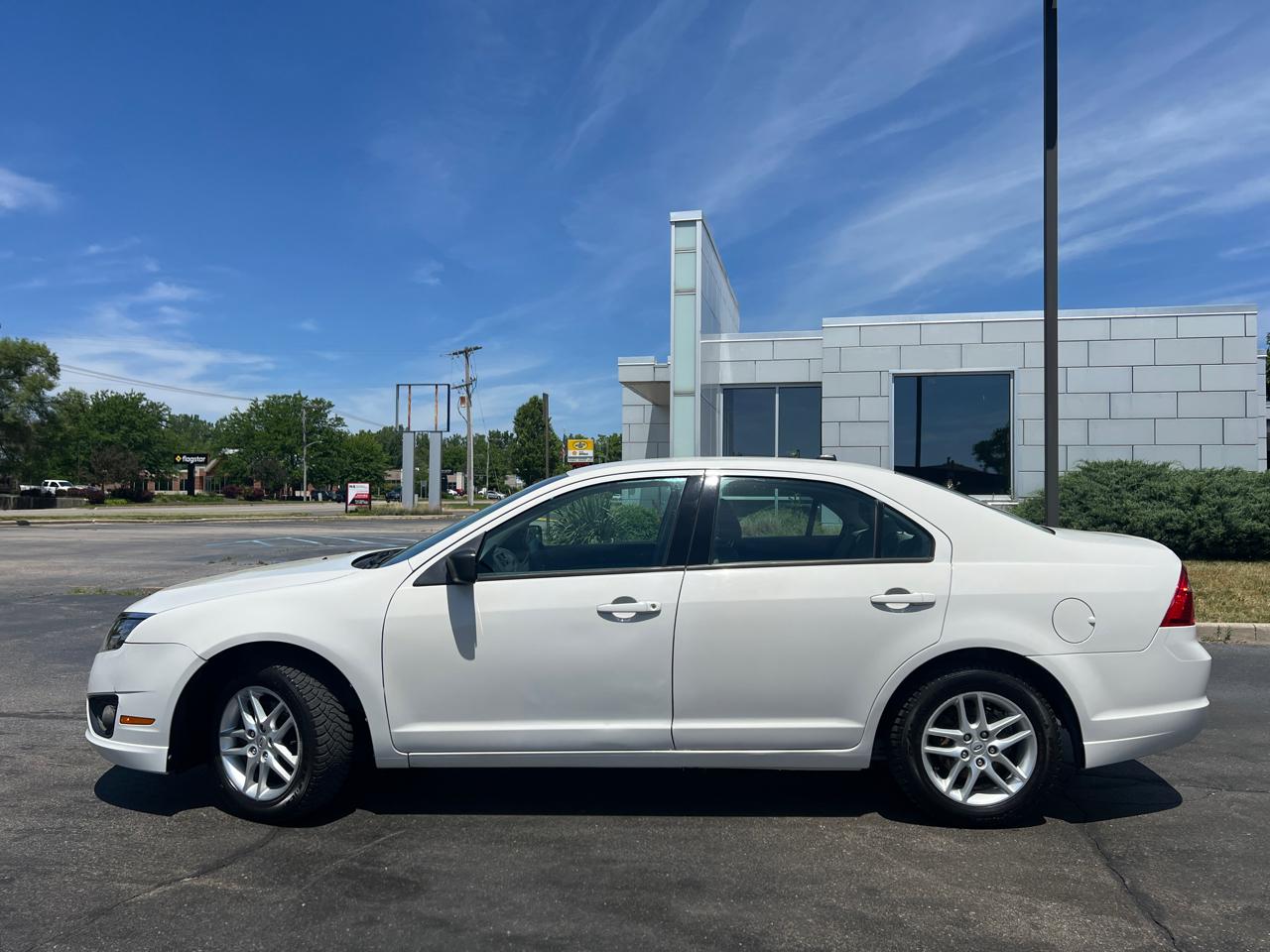 Ford Fusion S 2012