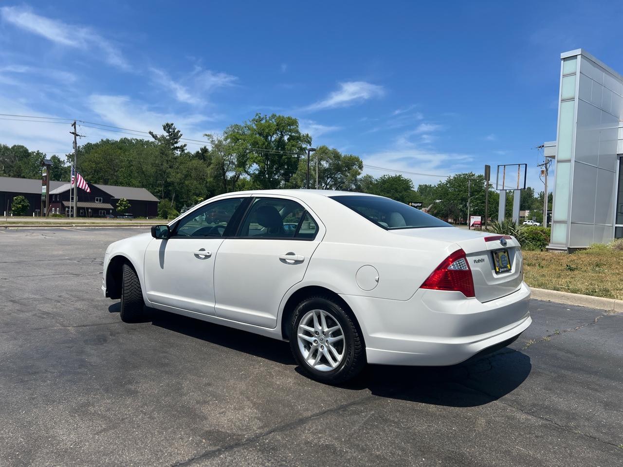 Ford Fusion S 2012