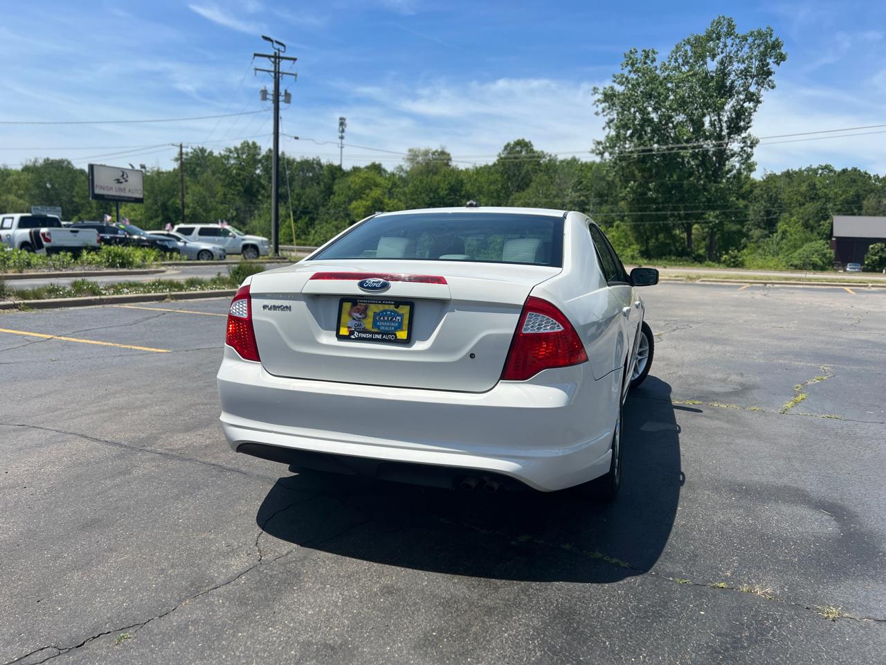 Ford Fusion S 2012