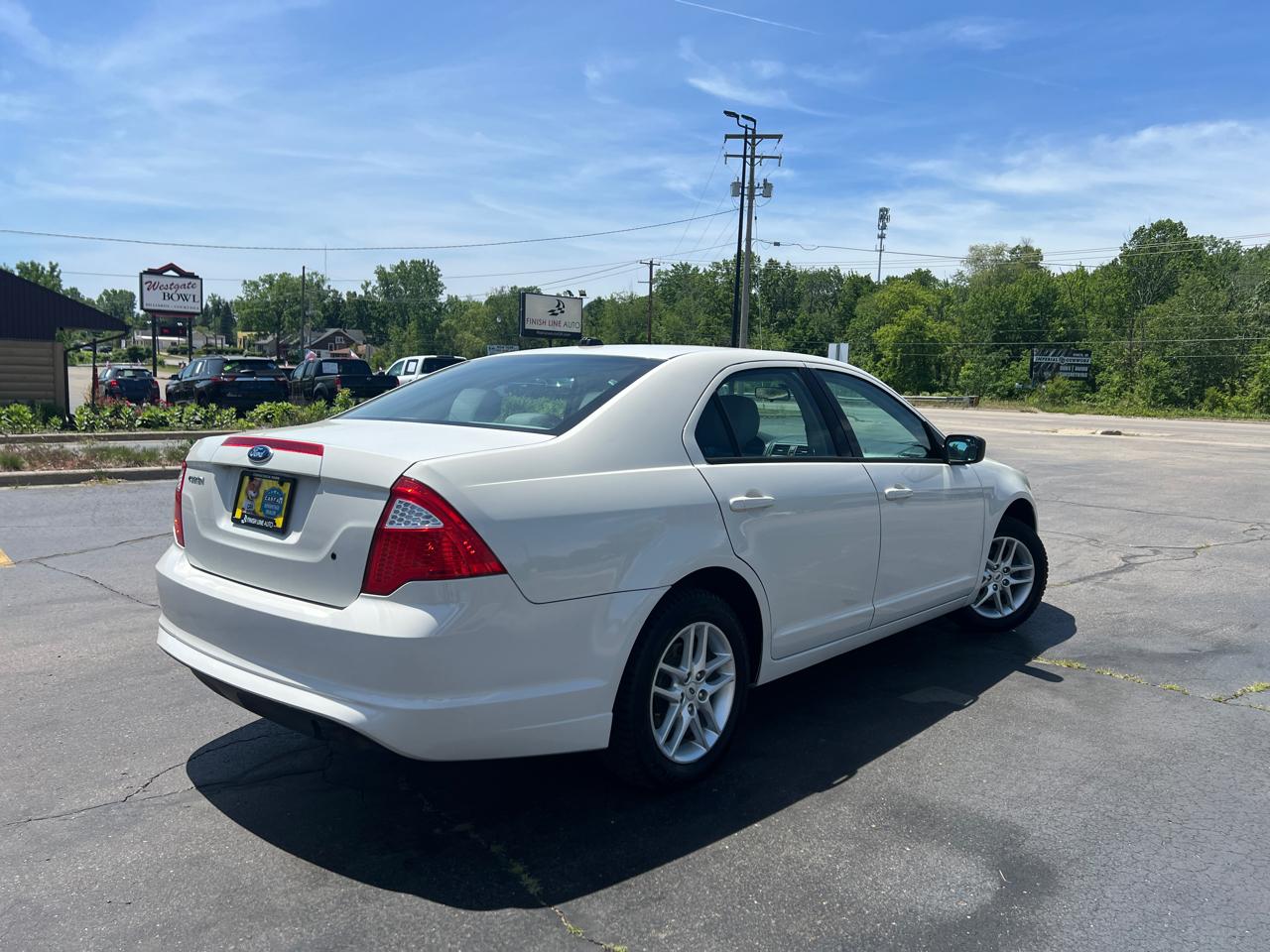 Ford Fusion S 2012