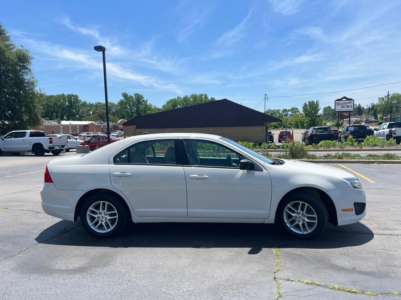 Ford Fusion S 2012