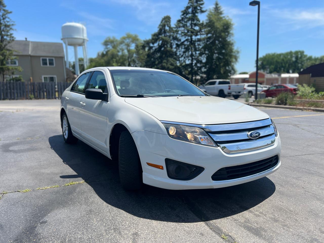 Ford Fusion S 2012