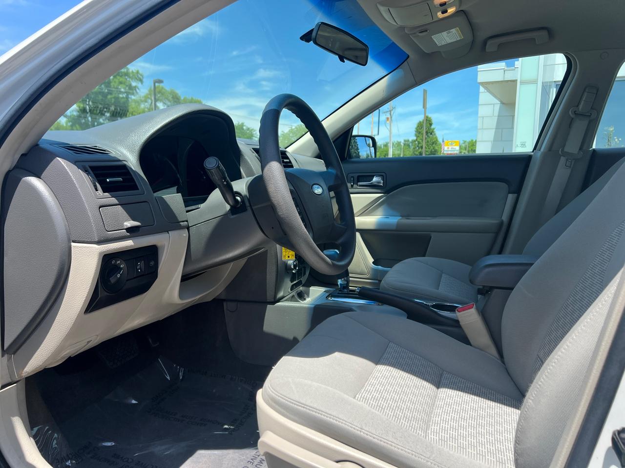 Ford Fusion S 2012