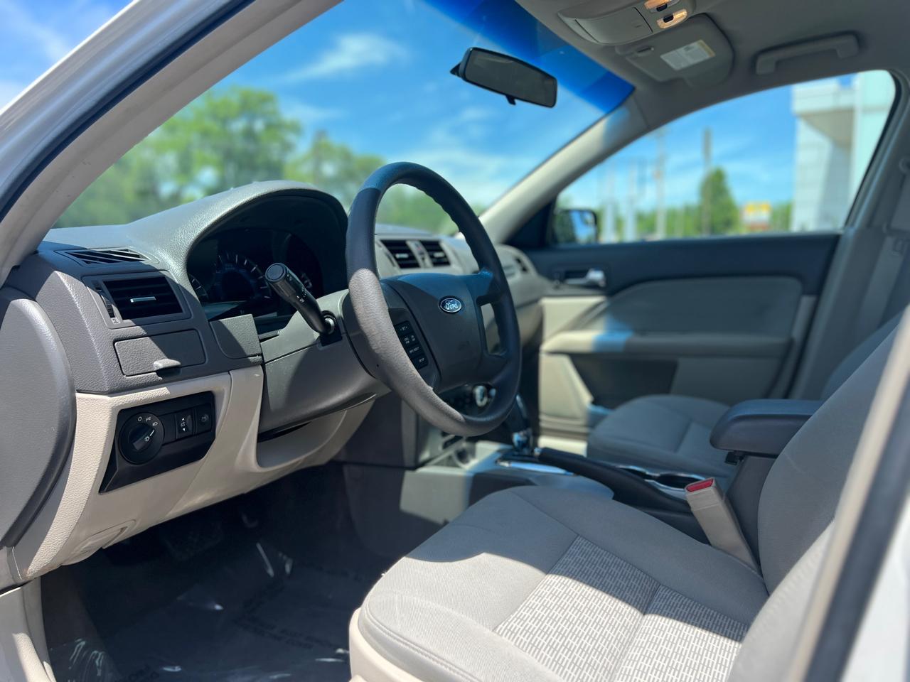 Ford Fusion S 2012