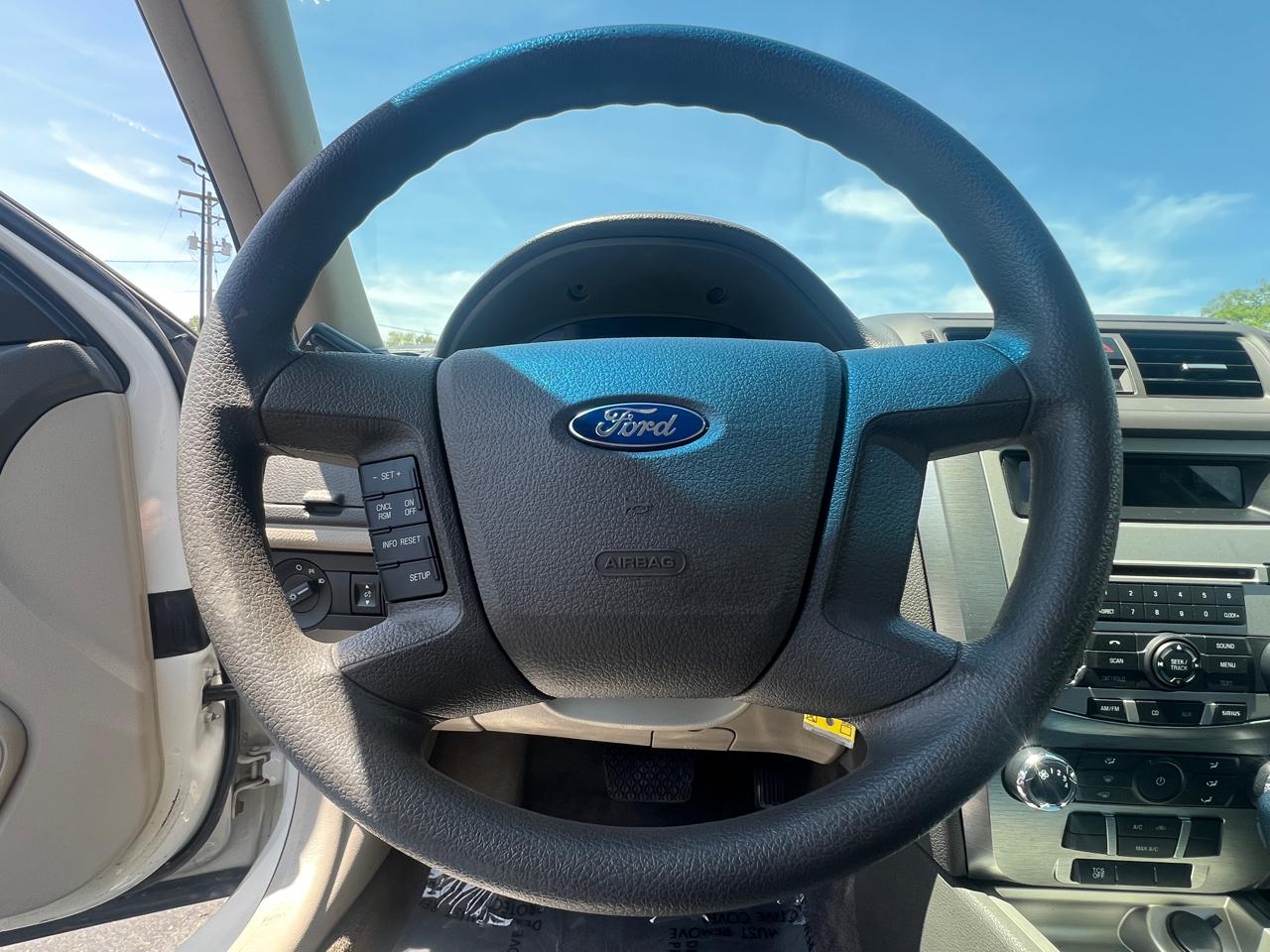 Ford Fusion S 2012