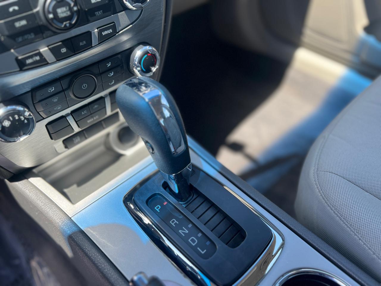 Ford Fusion S 2012